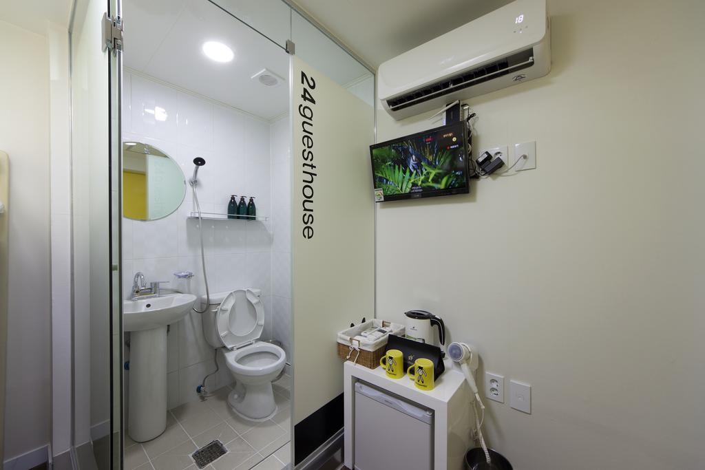 24 Guesthouse Myeongdong Town Seul Cameră foto