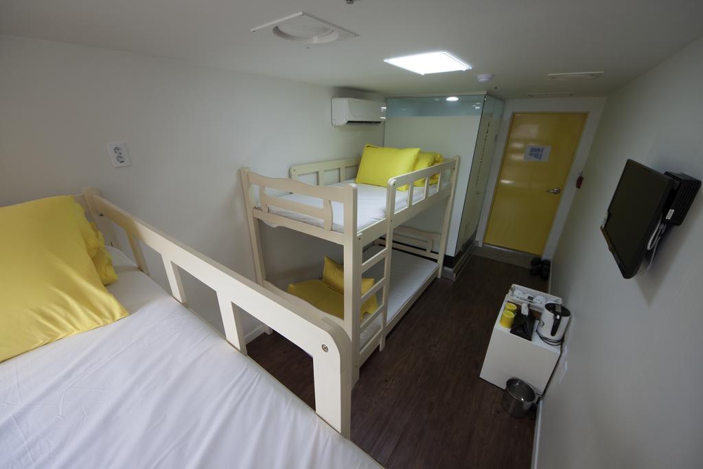 24 Guesthouse Myeongdong Town Seul Cameră foto