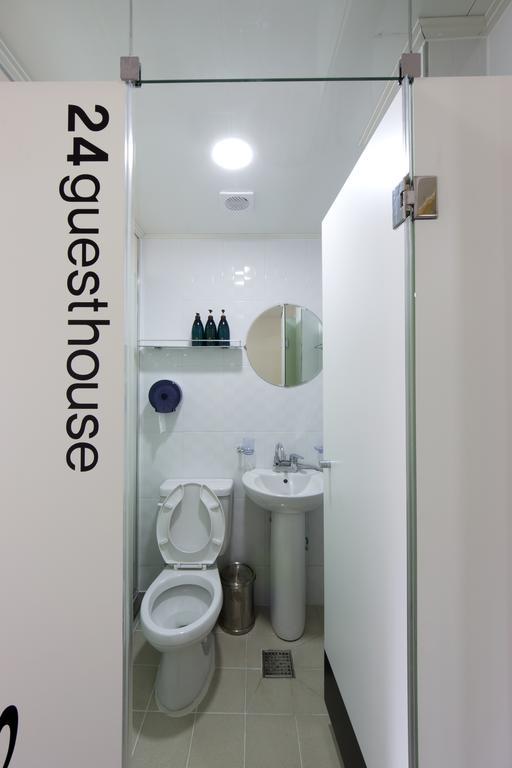 24 Guesthouse Myeongdong Town Seul Cameră foto