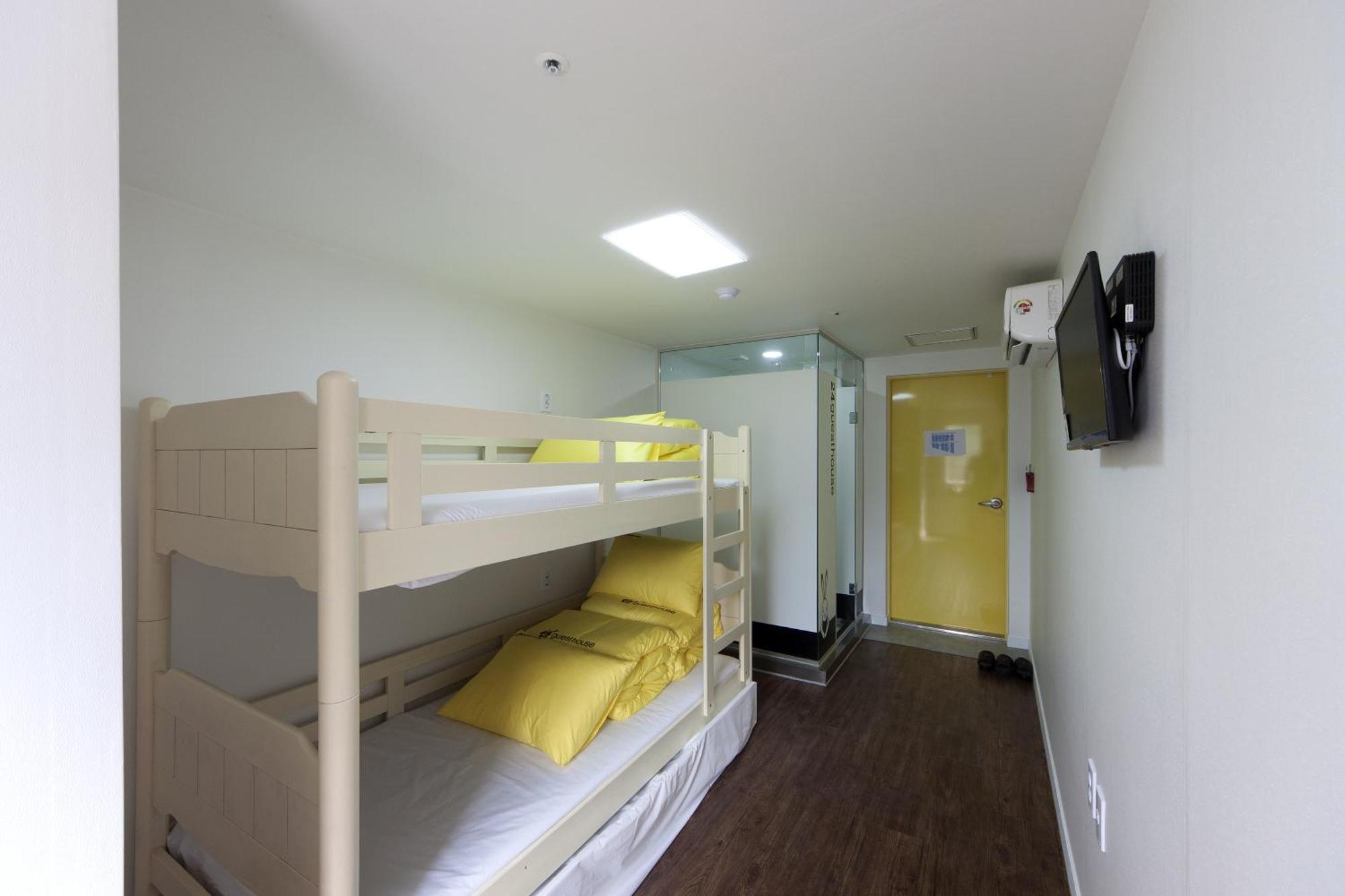 24 Guesthouse Myeongdong Town Seul Cameră foto