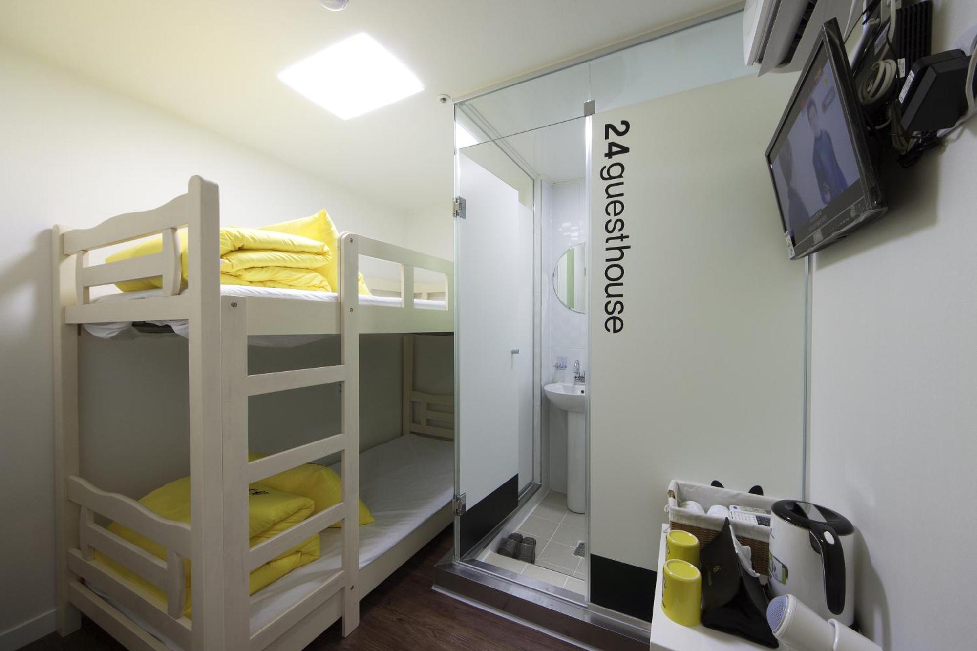 24 Guesthouse Myeongdong Town Seul Cameră foto