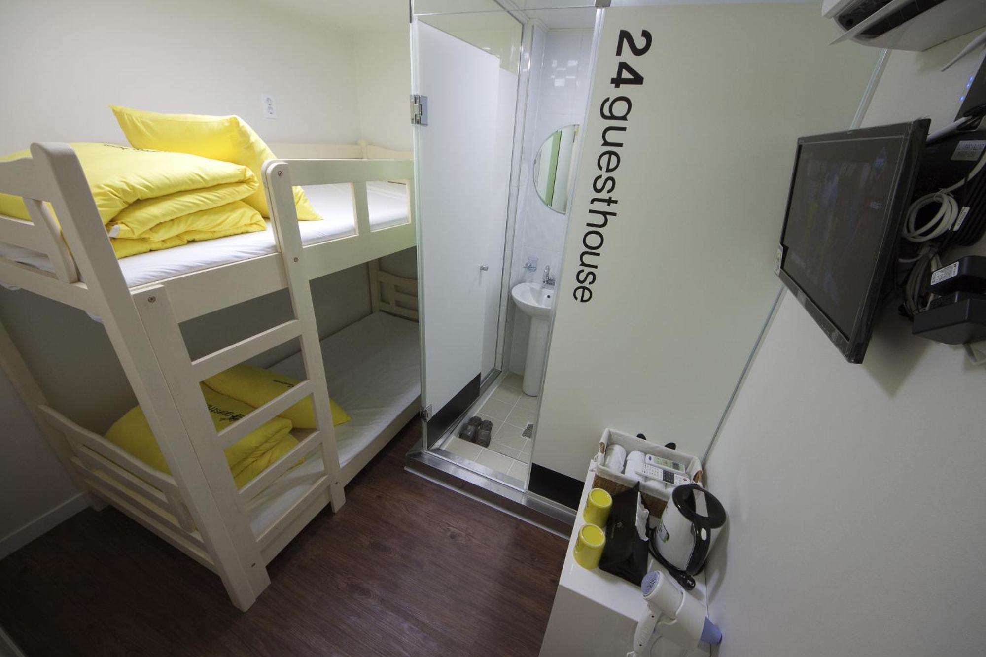 24 Guesthouse Myeongdong Town Seul Cameră foto