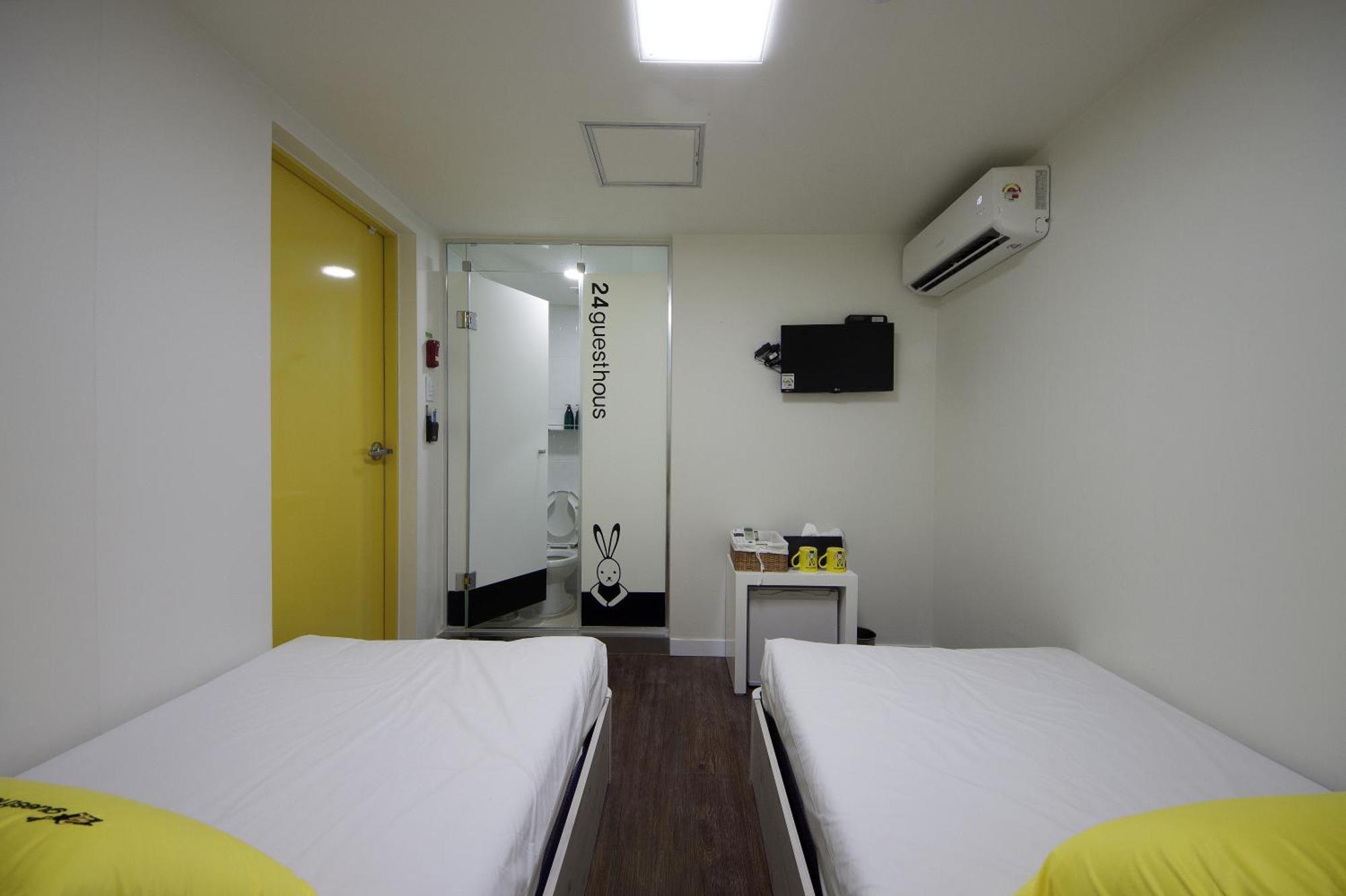 24 Guesthouse Myeongdong Town Seul Cameră foto